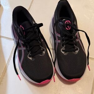 Women's ASICS Gel-Kayano 30 MISMATCH SIZE 8(left) and 8.5(right)